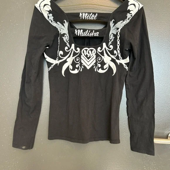 Y2K Metal Mulitia M strapped long sleeve shirt in great condition (minor stain) - Picture 4 of 9